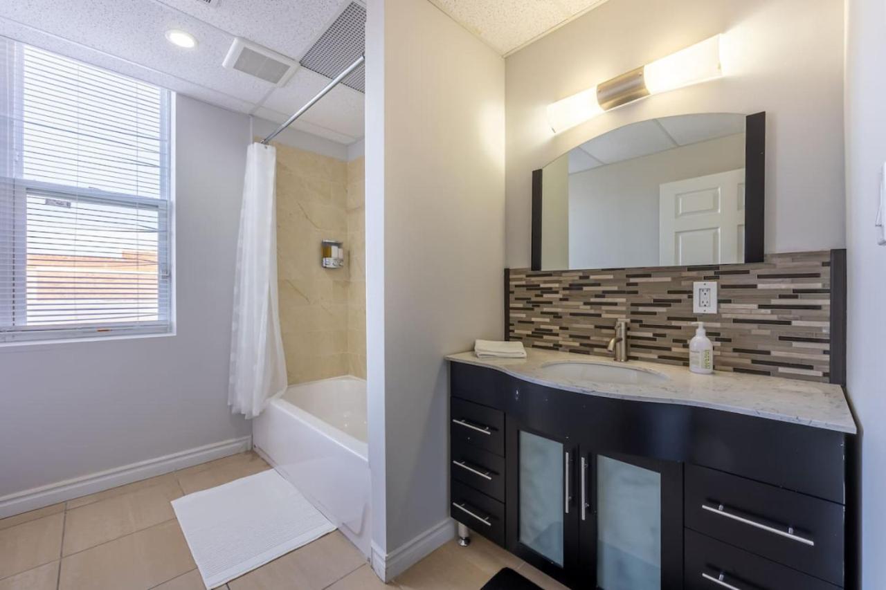Modern 1br Getaway, Walk To * Niagara Falls